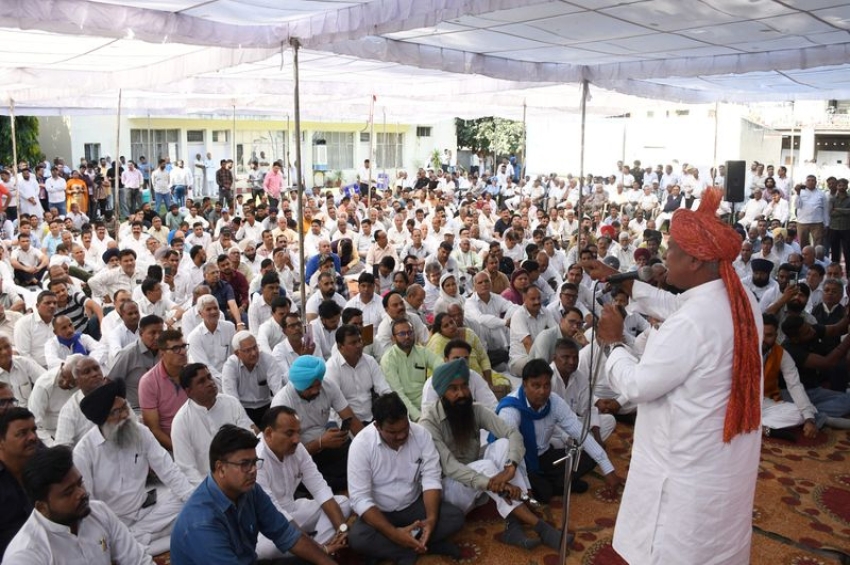 ਏਡੀਜੀਪੀ ਖੁਦਕੁਸ਼ੀ ਮਾਮਲੇ &rsquo;ਚ ਮਹਾਪੰਚਾਇਤ: ਡੀਜੀਪੀ ਨੂੰ ਗ੍ਰਿਫ਼ਤਾਰ ਕਰਨ ਦਾ ਅਲਟੀਮੇਟਮ